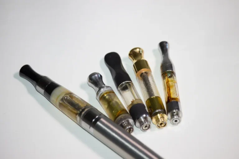 a group of clogged and expired vape cartridges: a blog preview image for a bad taste on cannabis vape